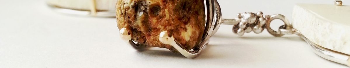 cropped cropped MOOMOOTH LE COLLIER collier Patricia Lemaire os argent925 or 750 ambre brute 1 031bandeau 1 1