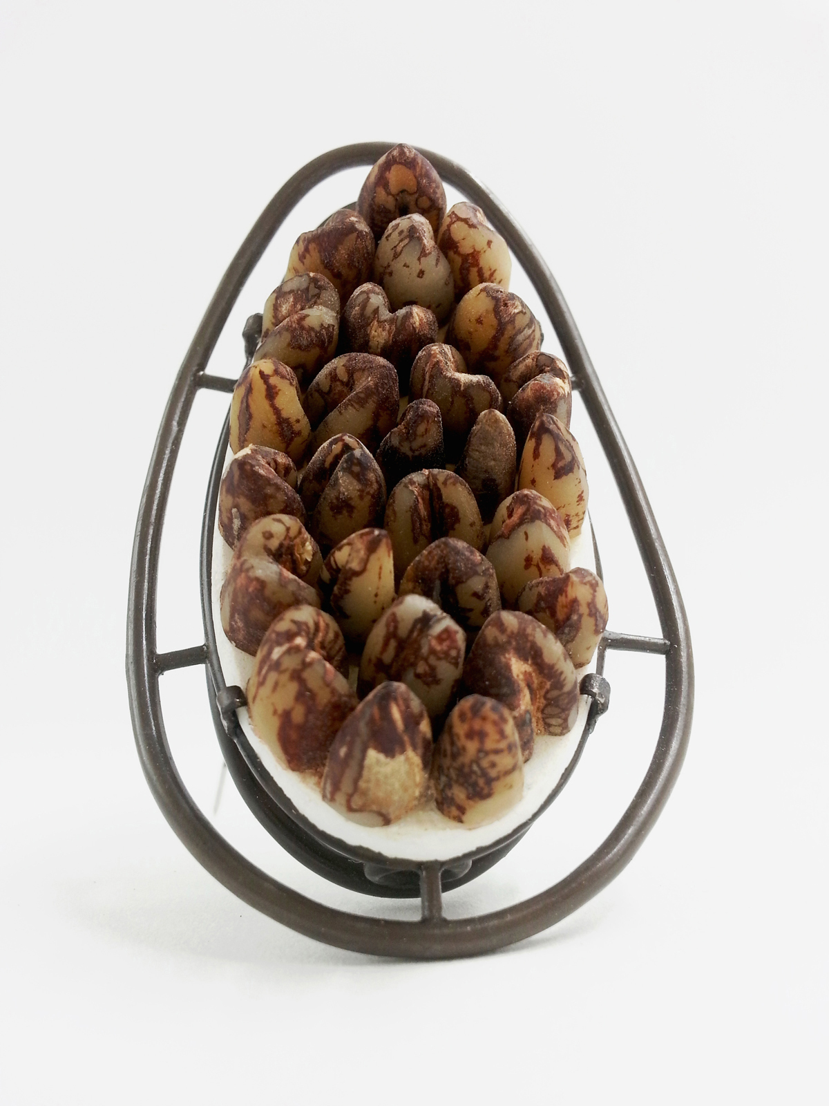 SWEET1 broche argent oeuf d autruche noyaux de dattes 2017 Patricia Lemaire1